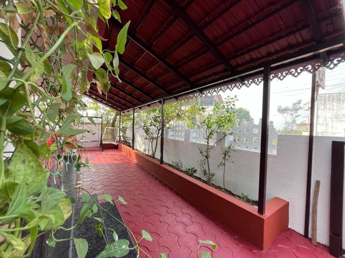 Gayatri Homestay Ratnāgiri Екстериор снимка