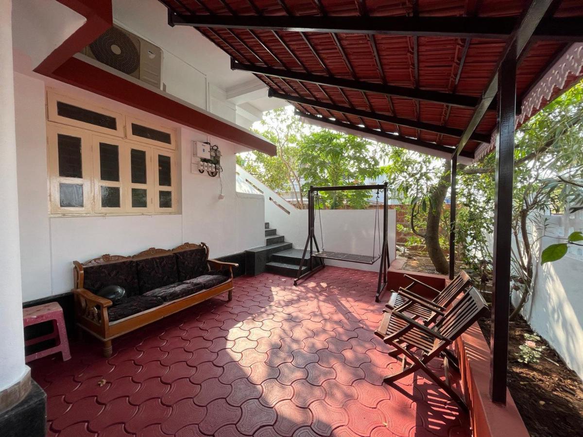 Gayatri Homestay Ratnāgiri Екстериор снимка