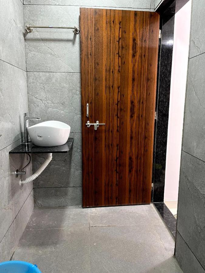 Gayatri Homestay Ratnāgiri Екстериор снимка